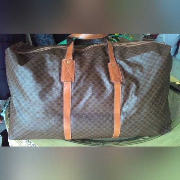 BEAUTIFUL CELINE DUFFLE BAG (EXTREMELY LARGE) FABULOUS CONDITION LEATHER TRIM - Picture 16 of 17